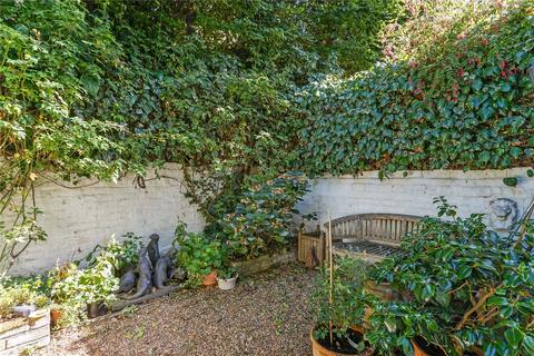 25 Rosenau Crescent, London, SW11 4RY