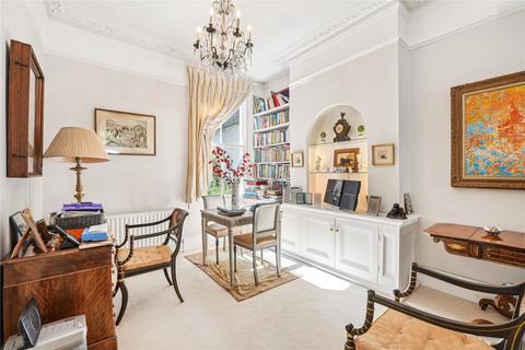 25 Rosenau Crescent, London, SW11 4RY