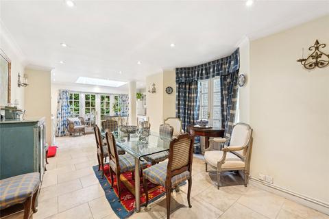 25 Rosenau Crescent, London, SW11 4RY