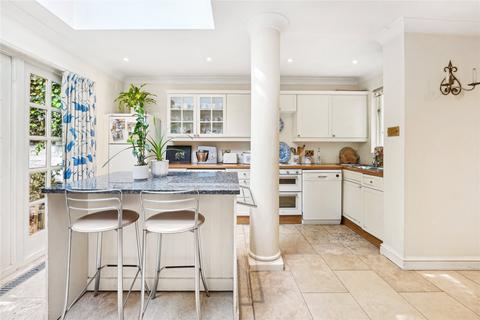 25 Rosenau Crescent, London, SW11 4RY