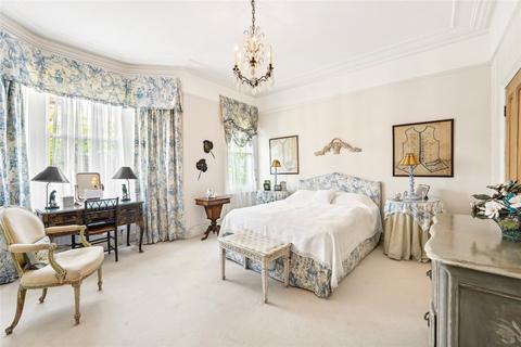 25 Rosenau Crescent, London, SW11 4RY