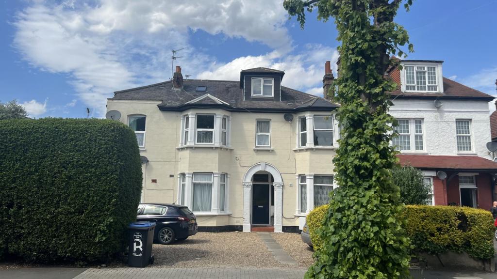 Chaplin Road, Wembley, HA0 2 bed flat £1,551 pcm (£358 pw)