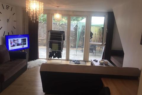 2 bedroom flat for sale - Church Road, IG11 8PF