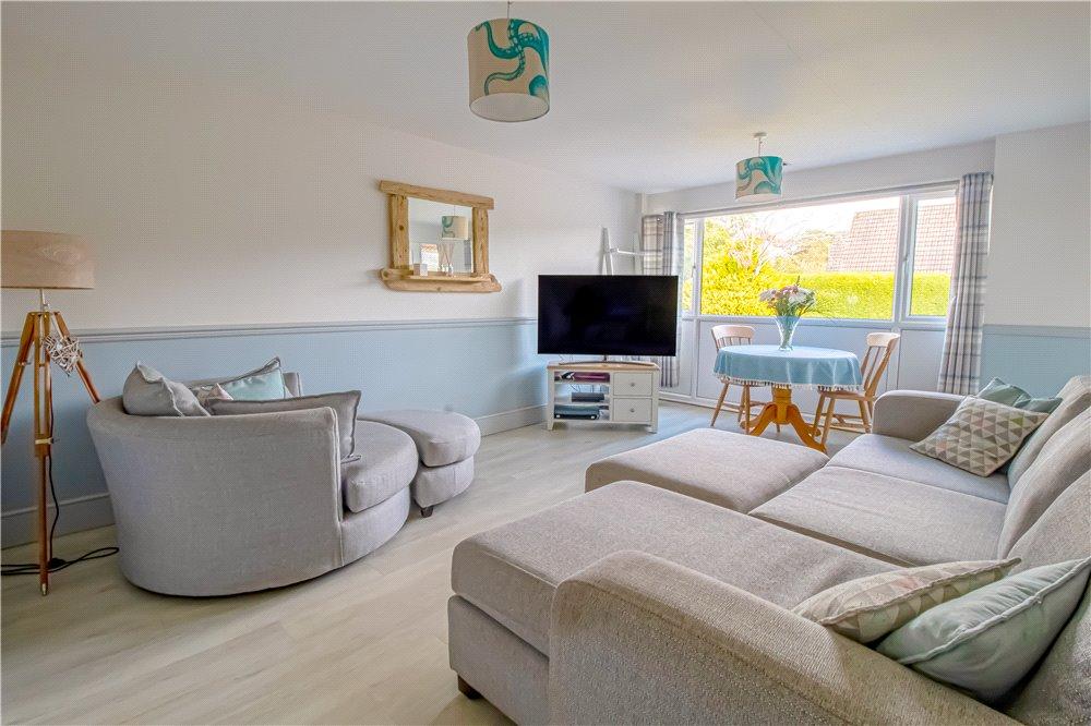 West Moors, Ferndown, Dorset, BH22 2 bed detached bungalow for sale £