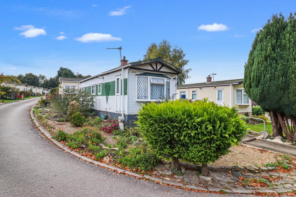 Newlands Park, Bedmond Road, Abbots Langley, Hertfordshire, WD5 1 bed