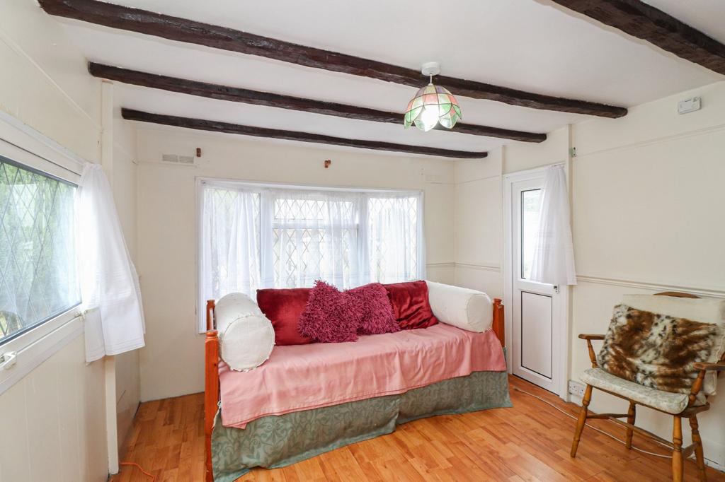 Newlands Park, Bedmond Road, Abbots Langley, Hertfordshire, WD5 1 bed