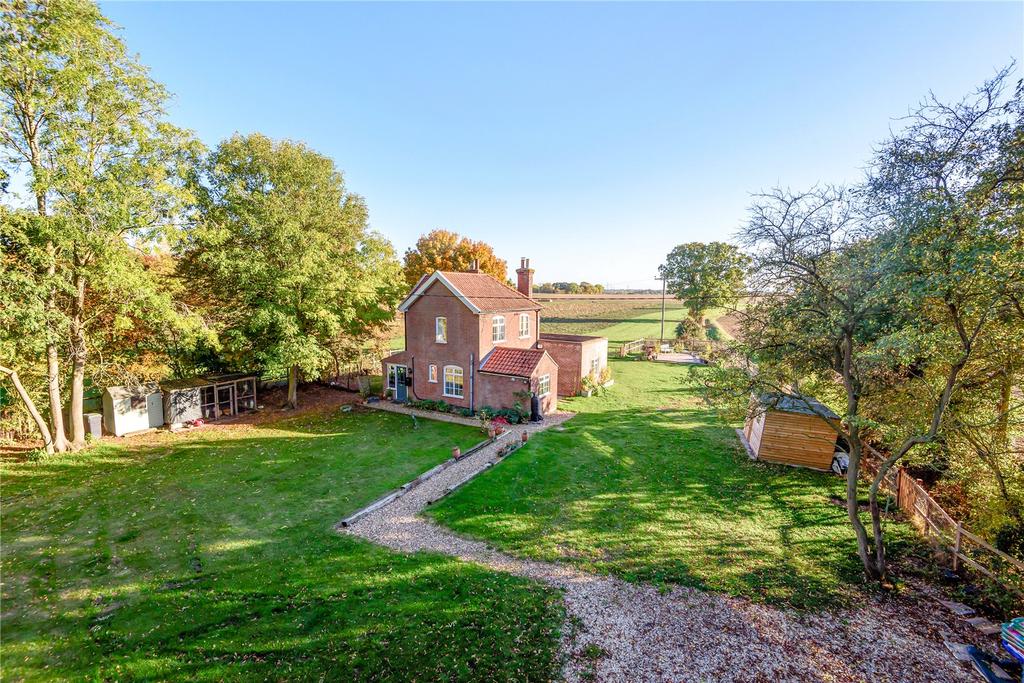 Middlewood Green, Stowmarket, Suffolk, IP14 3 bed detached house for