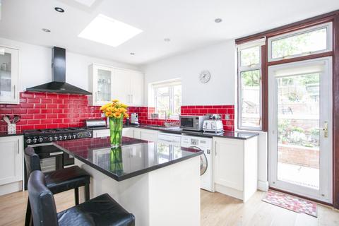 1 Torrington Gardens, London, N11 2AB