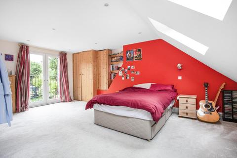 1 Torrington Gardens, London, N11 2AB