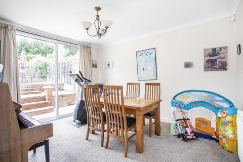 1 Torrington Gardens, London, N11 2AB