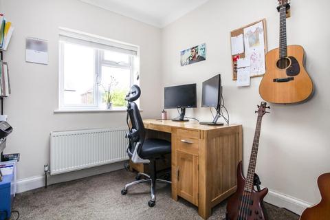 1 Torrington Gardens, London, N11 2AB
