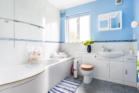 1 Torrington Gardens, London, N11 2AB