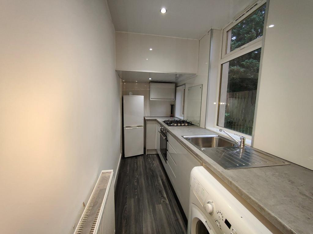 Glasgow Road, Strathaven, ML10 1 bed flat £475 pcm (£110 pw)