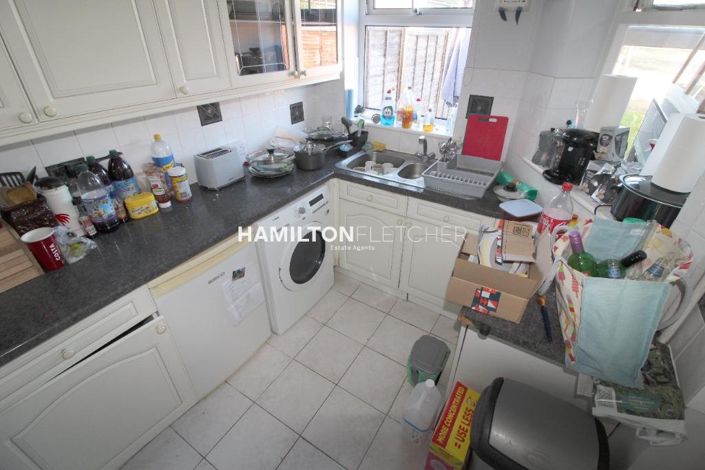Hexham Road, Reading, RG2 4 bed house £1,600 pcm (£369 pw)