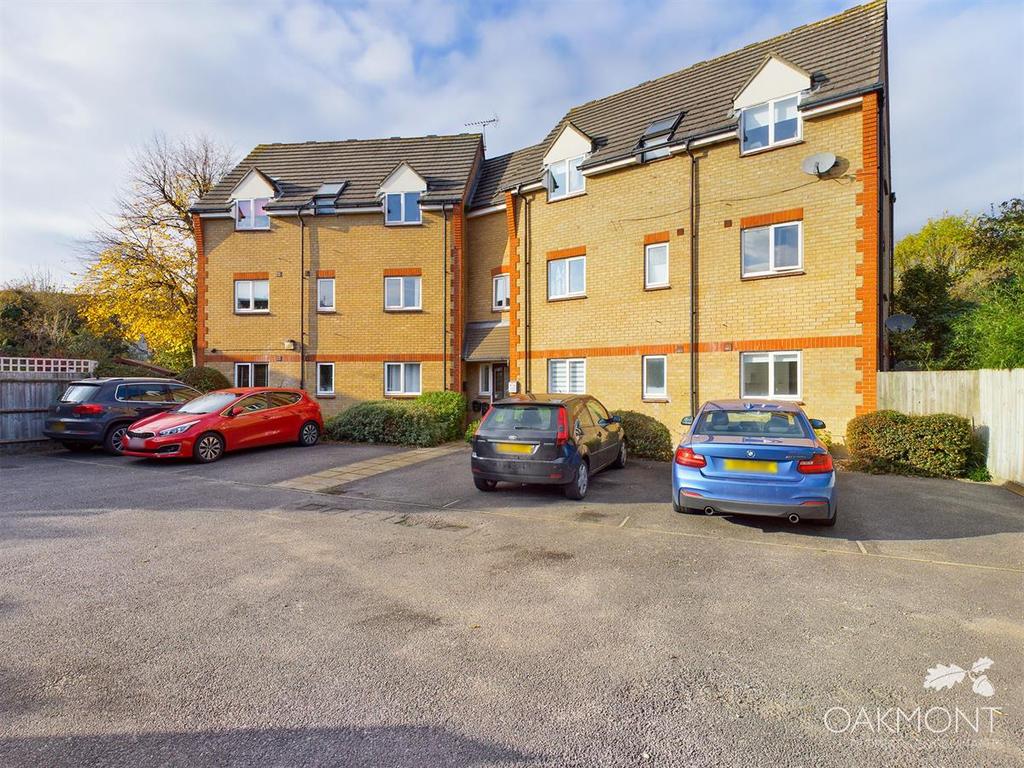 Headingley Close, Pitsea, Basildon 2 bed apartment £220,000