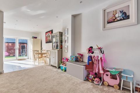 170 Camp Road, Upper Heyford, Bicester, OX25 5AG