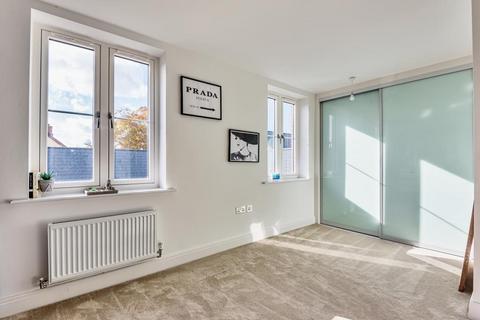 170 Camp Road, Upper Heyford, Bicester, OX25 5AG