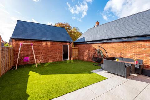 170 Camp Road, Upper Heyford, Bicester, OX25 5AG