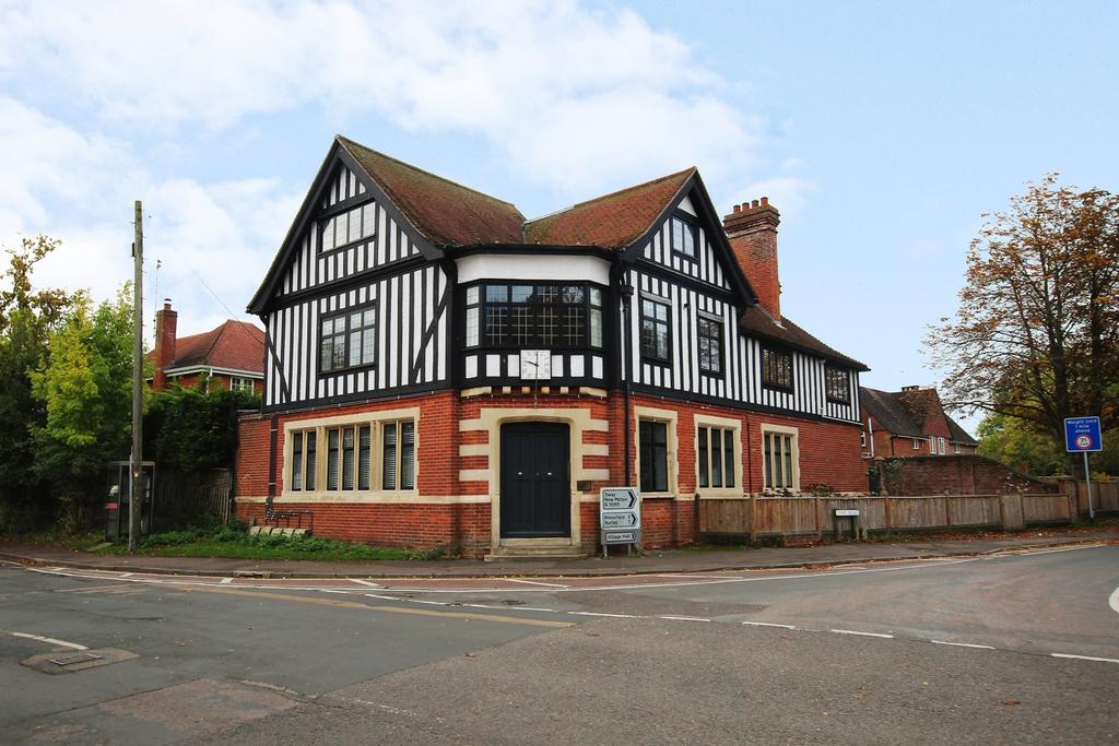Dillinger Sway Road, Brockenhurst... 2 bed flat £1,250 pcm (£288 pw)