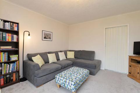 41 Drum Brae Crescent, Edinburgh, EH4 7SD