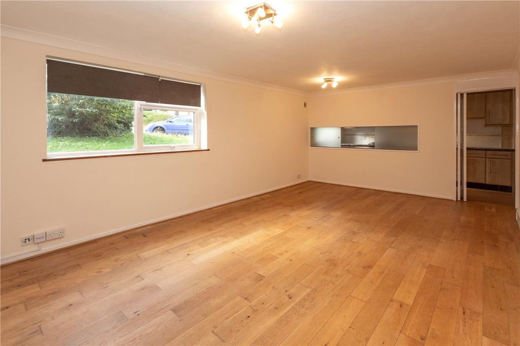 Beech Drive, Berkhamsted 2 bed flat £1,250 pcm (£288 pw)