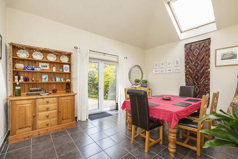 56 Duddingston View, Edinburgh, EH15 3NA