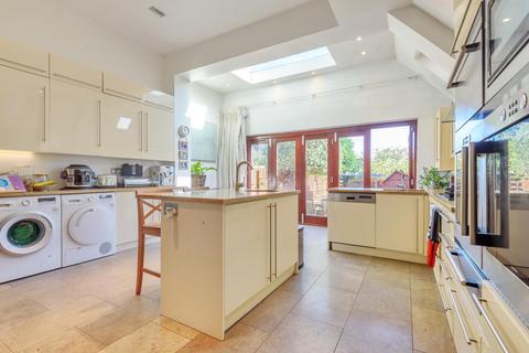 11 The Crescent, London, SW19 8AW