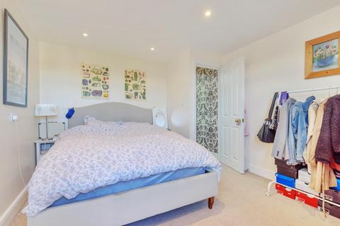 11 The Crescent, London, SW19 8AW