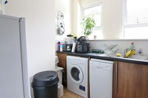 2 bedroom flat to rent, Woodville Road, Ealing, W5