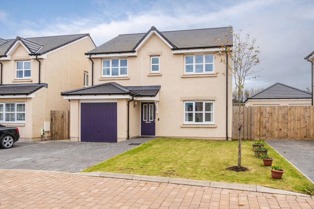 10 Abercromby Crescent, East Calder, EH53 0GX 4 bed detached house £