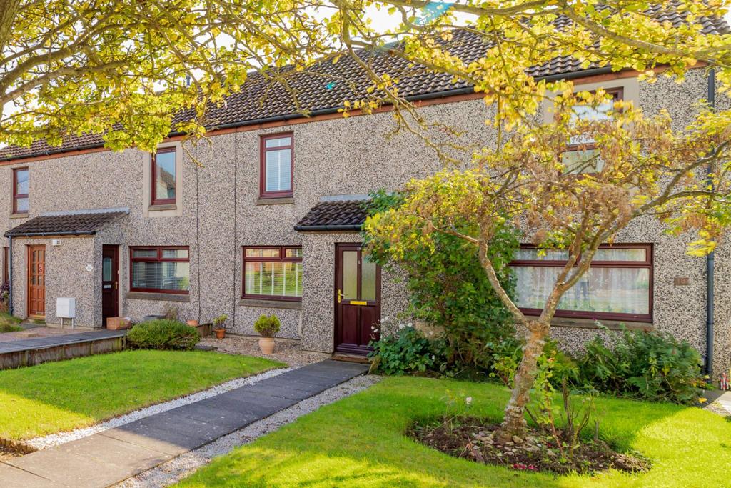 19 Langdykes Crescent, Cove Bay, Aberdeen, AB12 3HF 2 bed terraced