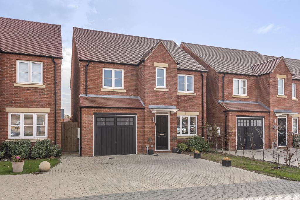 Kingsmere, Bicester, Oxfordshire, OX26 4 bed detached house for sale