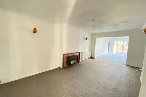 4 bedroom semi-detached house to rent, Mayhew Crescent,