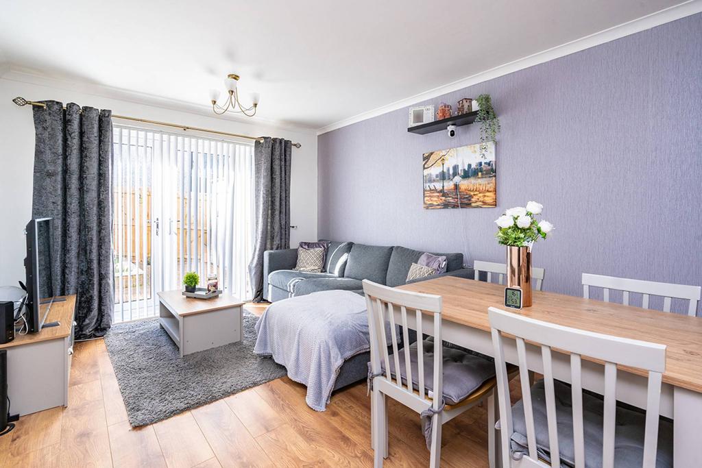 26 Everard Rise, Dedridge, Livingston, EH54 6JB 2 bed end of terrace house £120,000