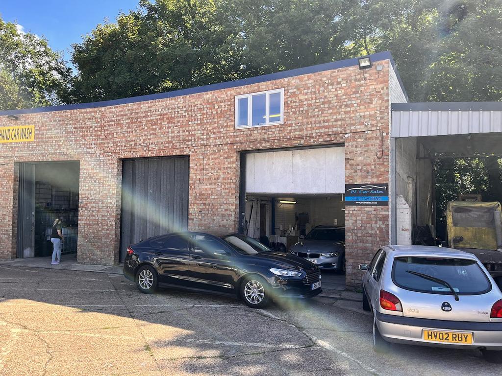 Unit 4 Woolston Garage Site, 182... Industrial unit £833 pcm (£192 pw)