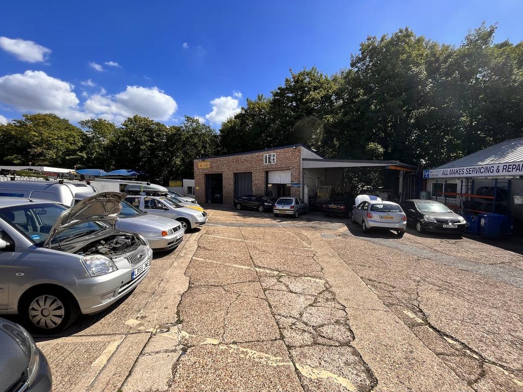 Unit 4 Woolston Garage Site, 182... Industrial unit £833 pcm (£192 pw)