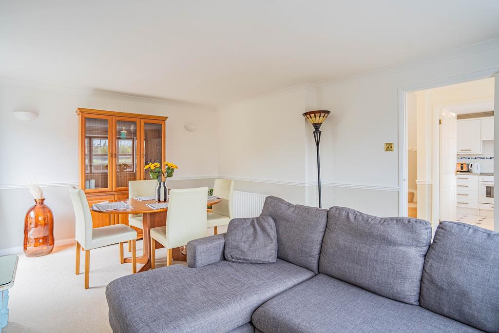 Wraysbury, Berkshire 1 bed chalet to rent £1,400 pcm (£323 pw)