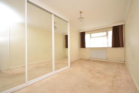 107 Highcroft Crescent, Bognor Regis, PO22 8DT