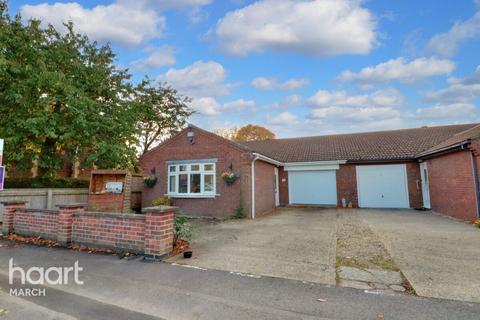 2 bedroom bungalow for sale - The Avenue, March