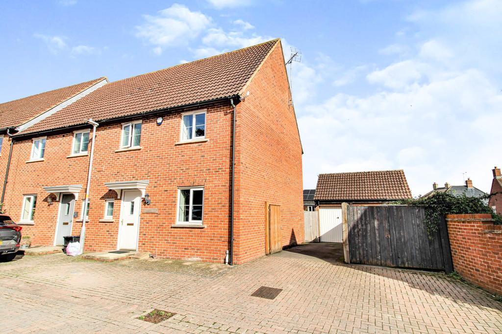 Nursery Close, Wroughton 3 bed end of terrace house £325,000
