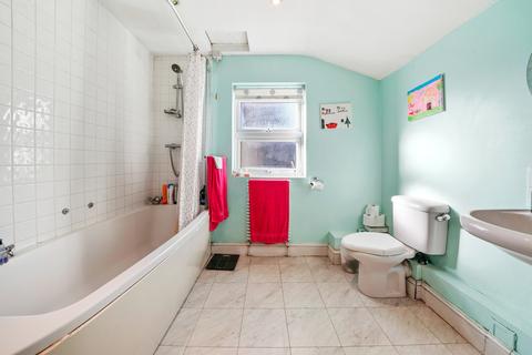 34 Wellesley Road, London, E11 2HF