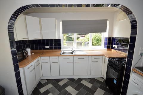 5 bedroom detached house to rent, Alma Road, Winton, Bournemouth