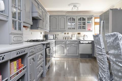 46 Kirby Close, Romford, RM3 9UE