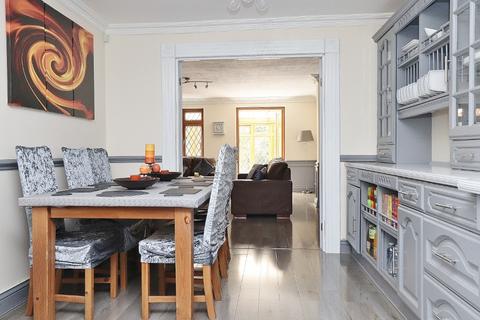 46 Kirby Close, Romford, RM3 9UE