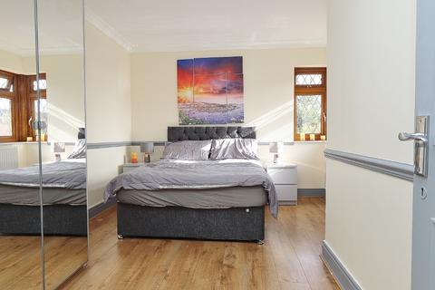 46 Kirby Close, Romford, RM3 9UE
