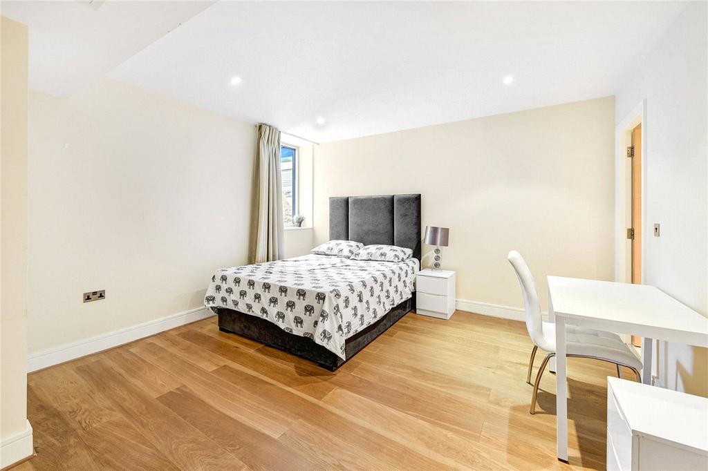 Asquith House, 27 Monck Street, London 3 bed flat £9,100 pcm (£2,100 pw)