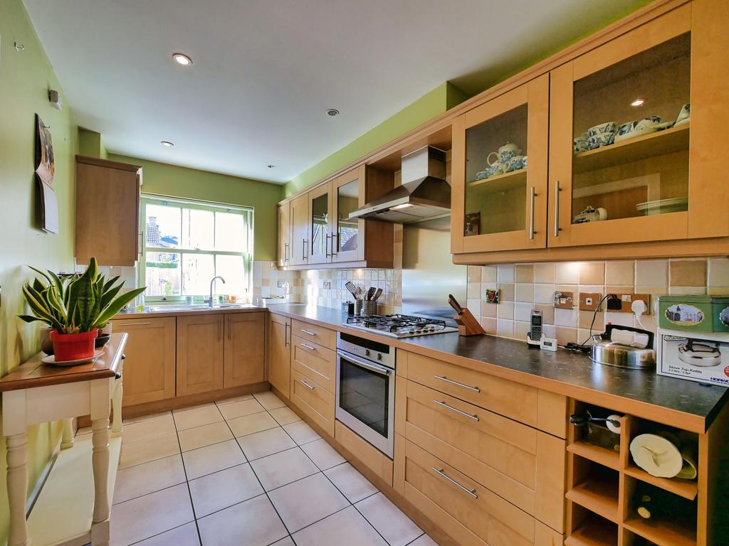 Bingham Close, CIRENCESTER 3 bed terraced house - £1,850 pcm (£427 pw)