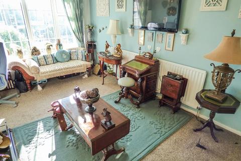 16 Middlebrook Drive, Bradford, BD8 0EU