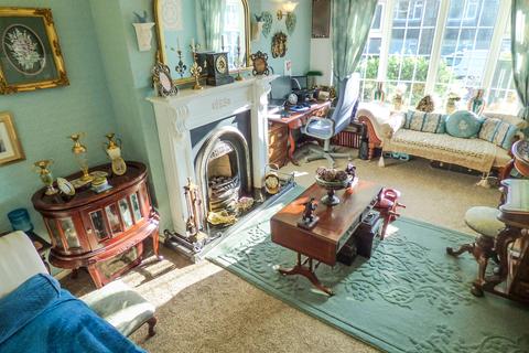 16 Middlebrook Drive, Bradford, BD8 0EU
