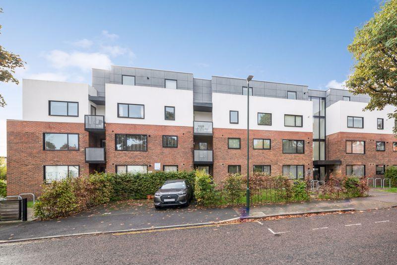 Lingfield Crescent, London 2 bed flat for sale £400,000